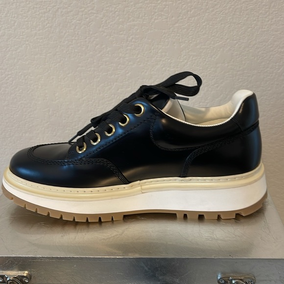 Louis Vuitton Absesses Sneaker monogram flower gold metallic detail - Picture 9 of 16